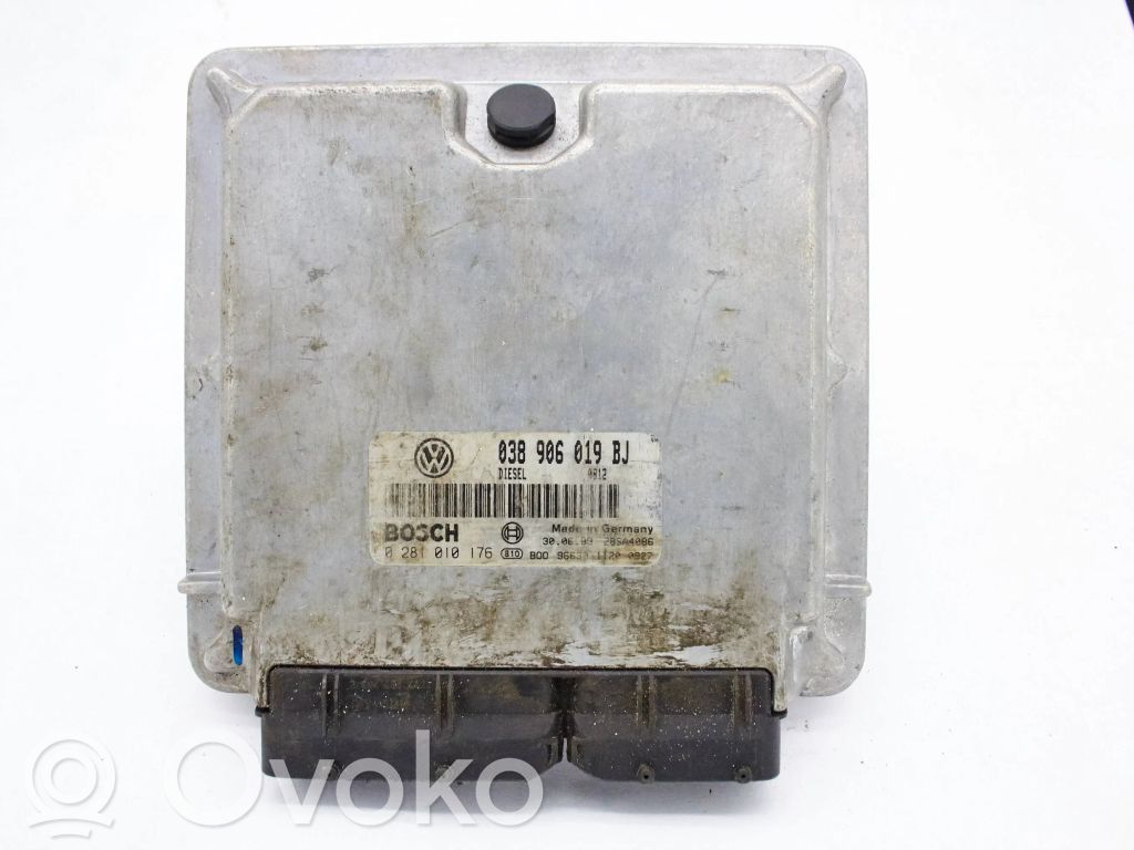 Volkswagen PASSAT B5 Engine control unit/module 
