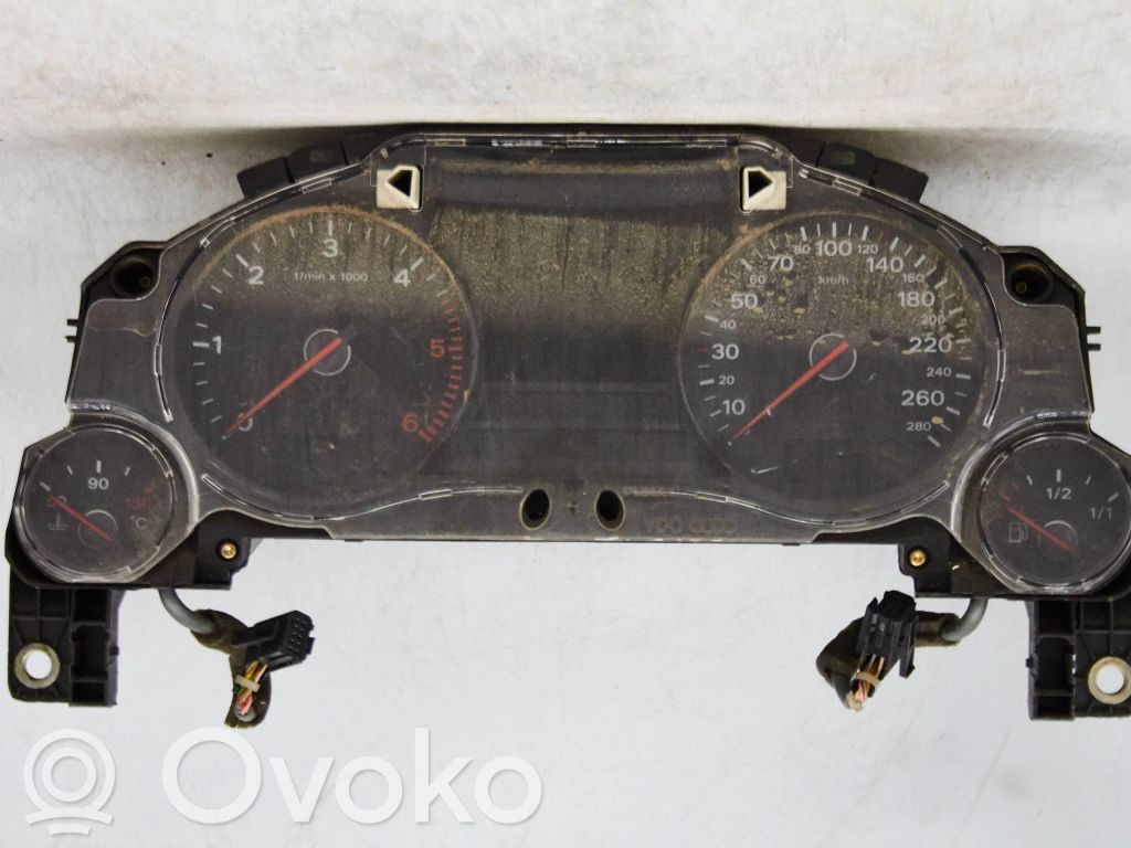 Audi A8 S8 D3 4E Spidometras (prietaisų skydelis) 
