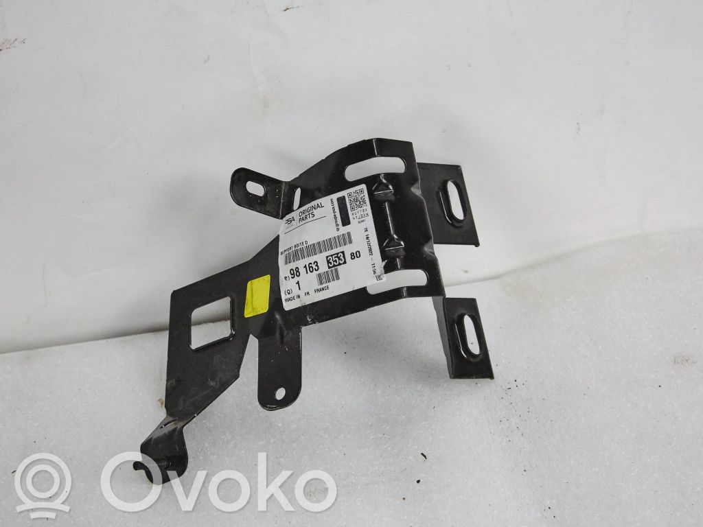 Opel Zafira C Uchwyt / Mocowanie błotnika przedniego 