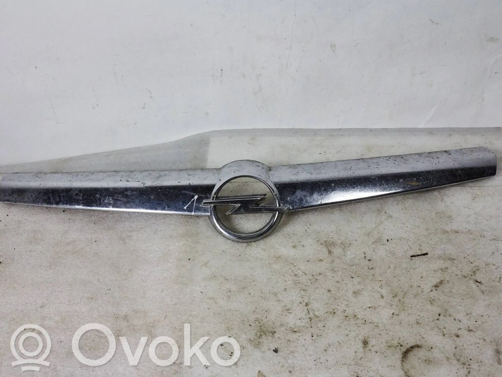 Opel Astra H Front bumper upper radiator grill 