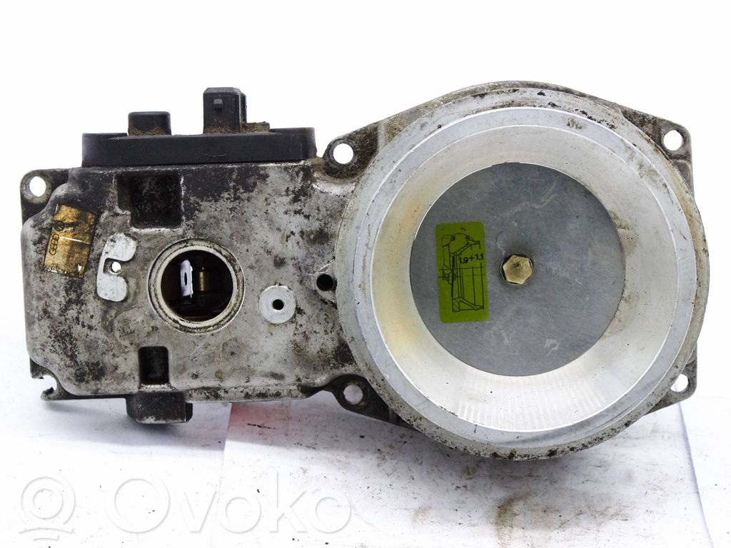 Audi 80 90 B3 Fuel distributor 