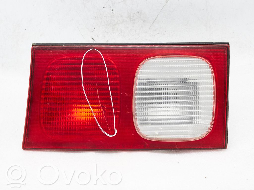 Toyota Picnic Galinis žibintas dangtyje 