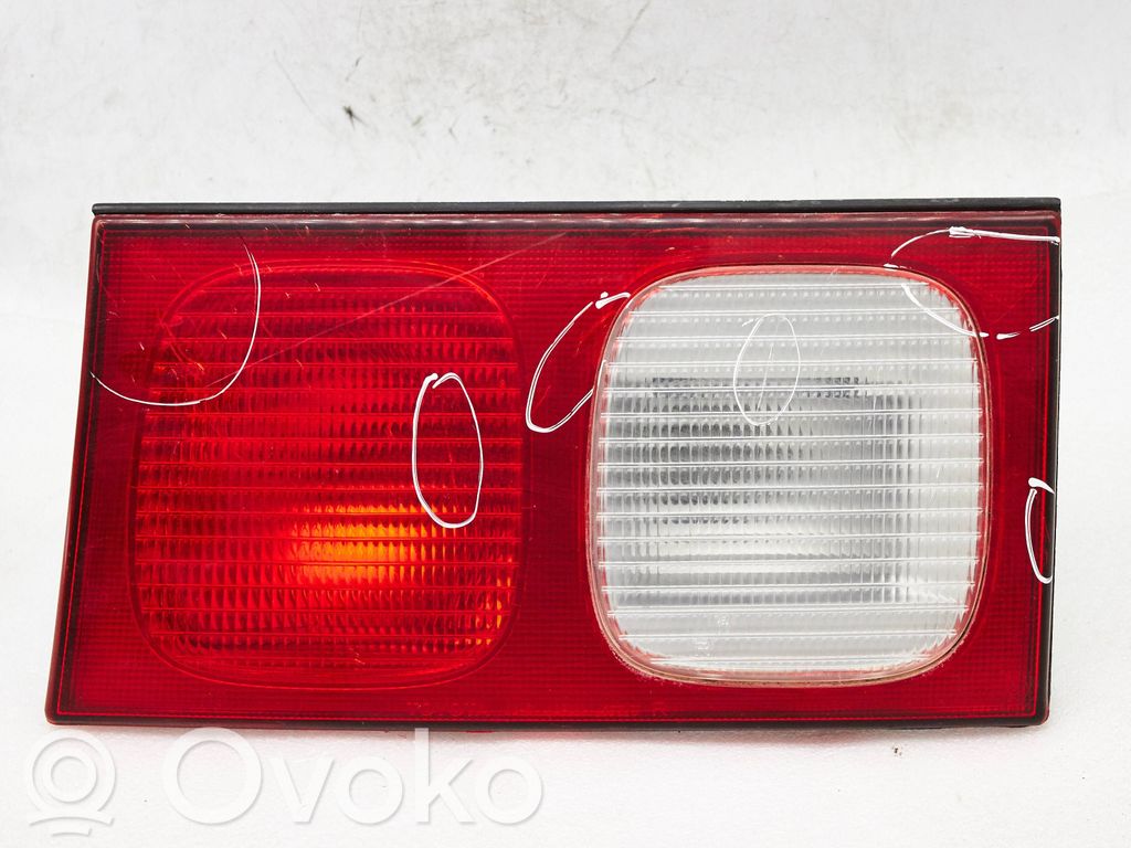 Toyota Picnic Galinis žibintas dangtyje 