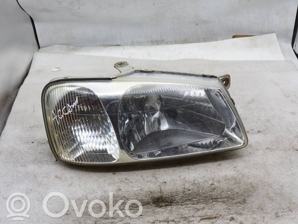 Hyundai Accent Lampa przednia 