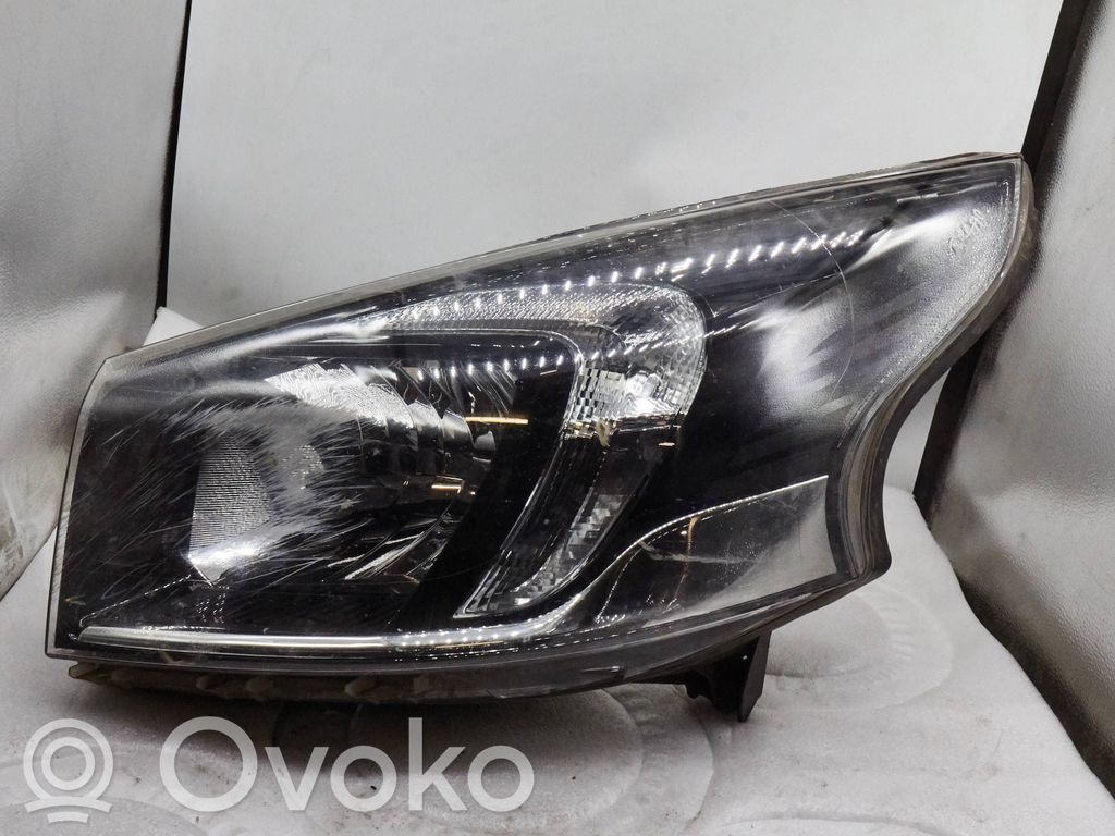 Opel Vivaro Scheinwerfer 