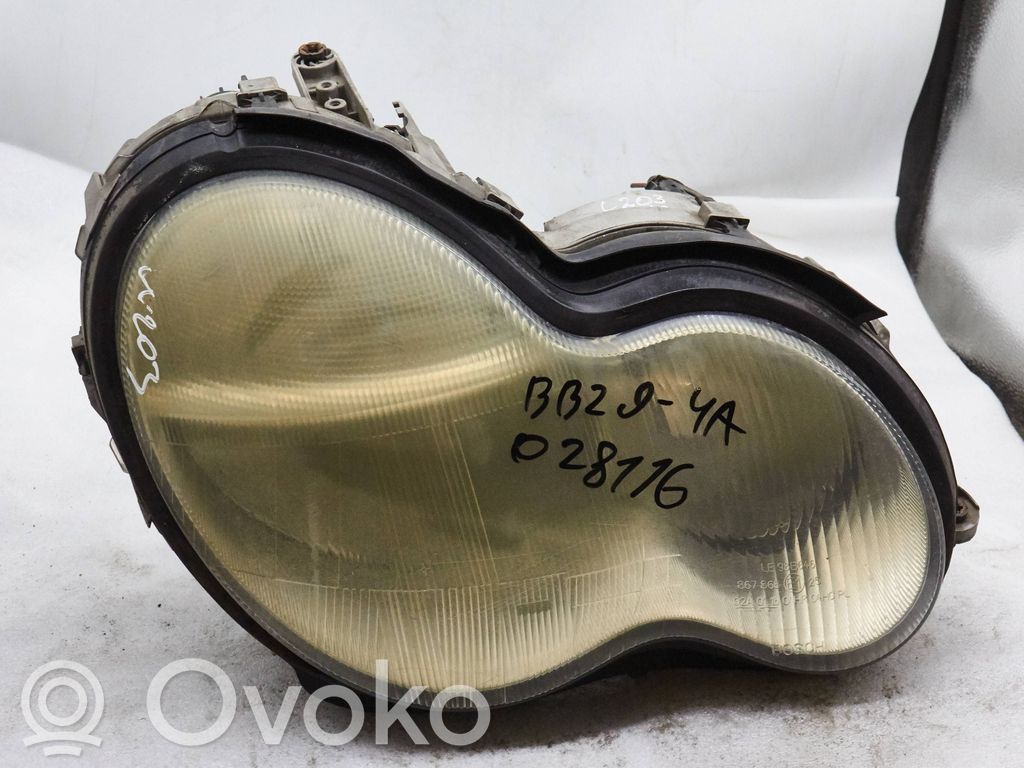 Mercedes-Benz C W203 Lampa przednia 