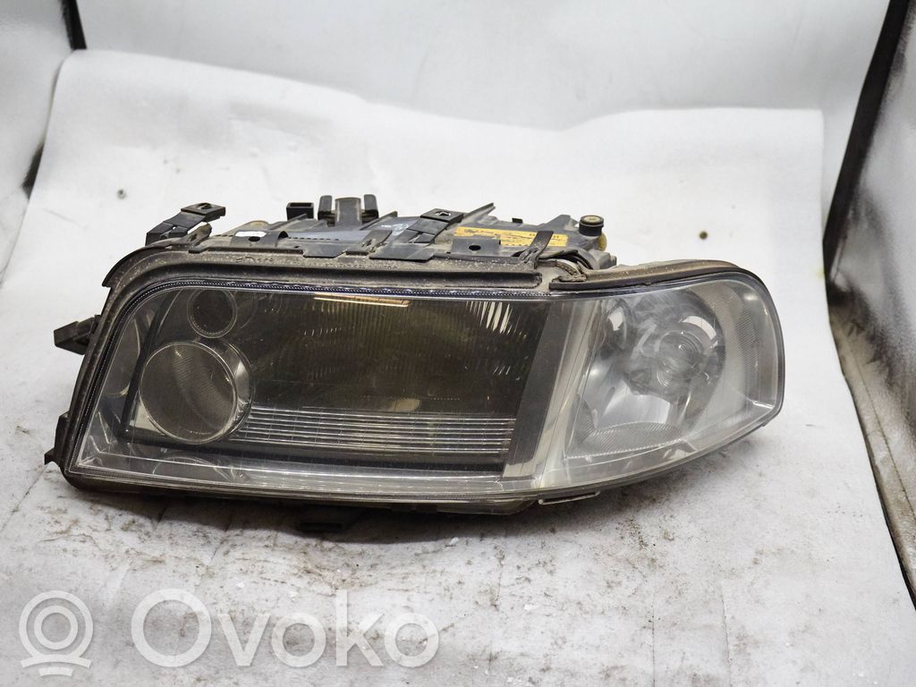 Audi A8 S8 D2 4D Phare frontale 