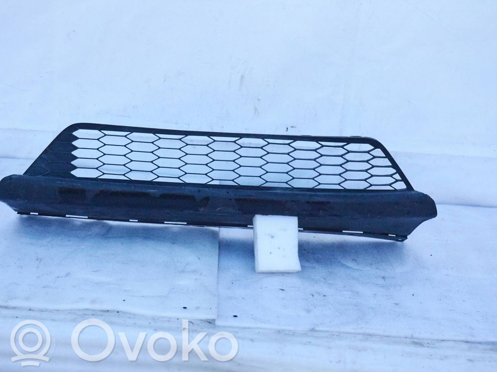 Honda Jazz Etupuskurin alempi jäähdytinsäleikkö 