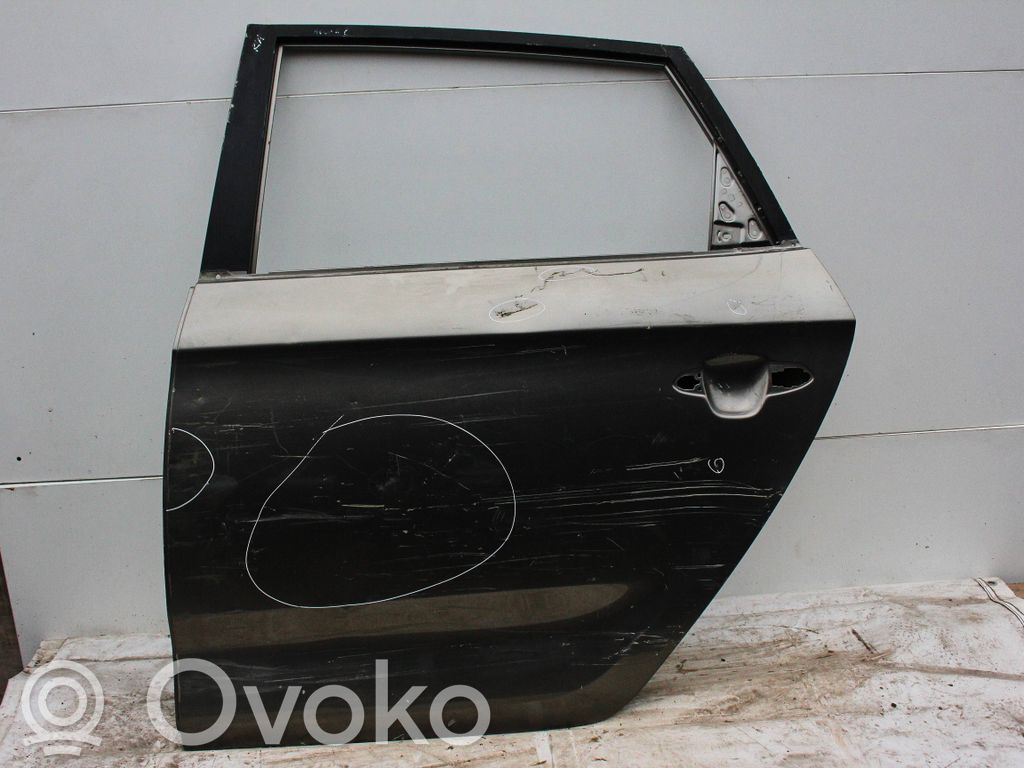 KIA Carens III Puerta trasera 