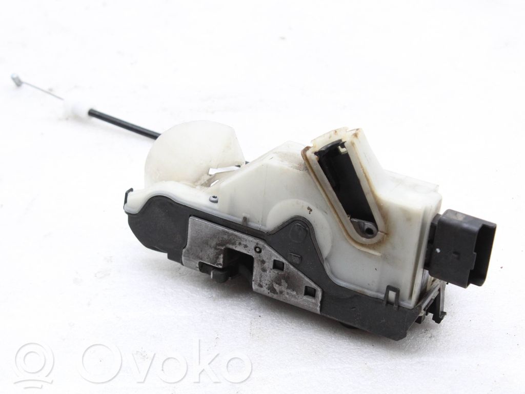 Peugeot 2008 I Front door lock 