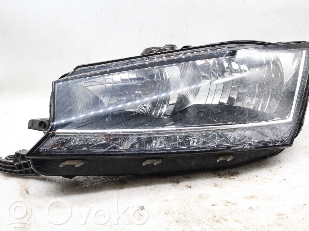 Skoda Fabia Mk3 (NJ) Lampa przednia 