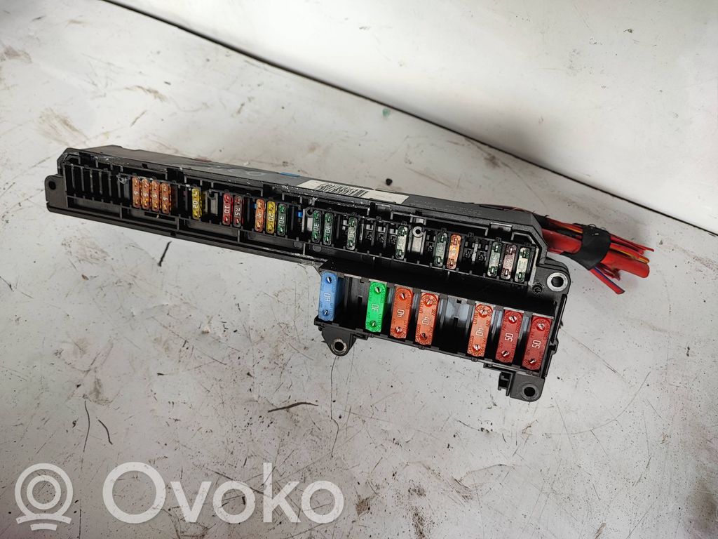 Saugiklių blokas   6957330