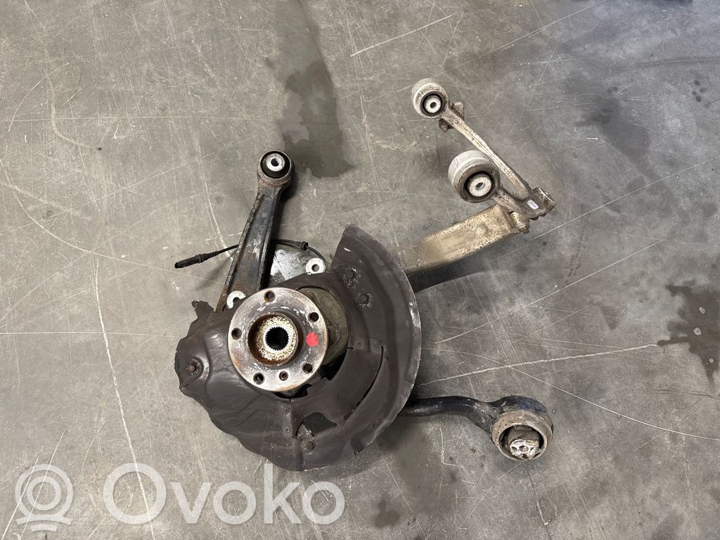 BMW X5 F15 Передний поворотный кулак (ступица, цапфа) 