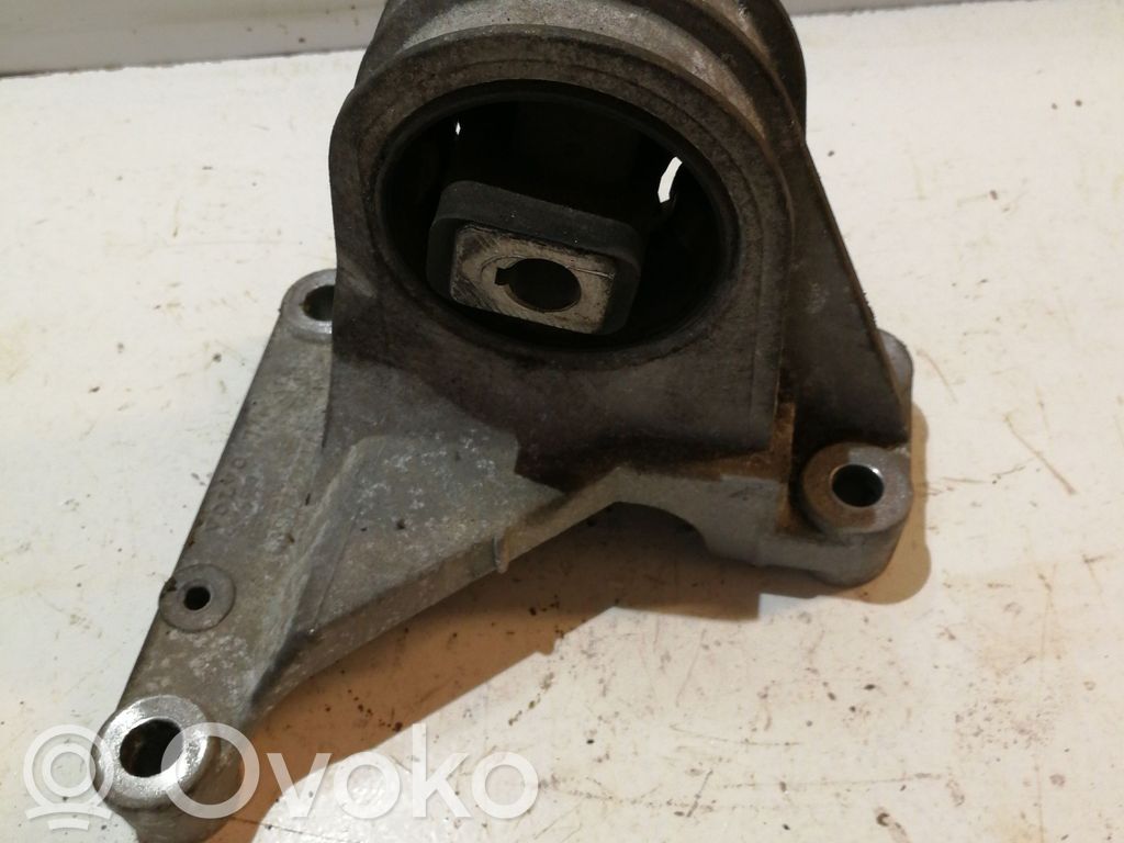 Volvo V70 Engine mount bracket 