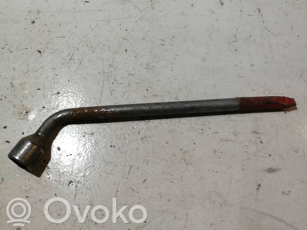 Volvo V70 Wheel nut wrench 