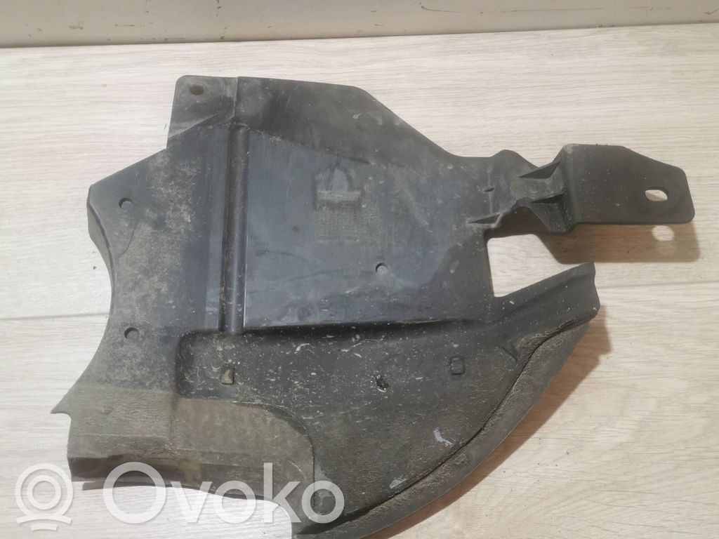 Volvo XC90 Engine splash shield/under tray 