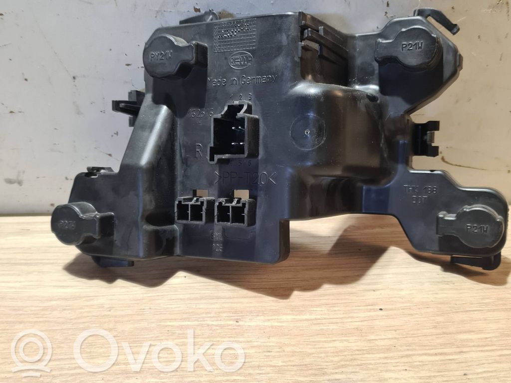 Volvo S80 Takavalon polttimon suojan pidike 