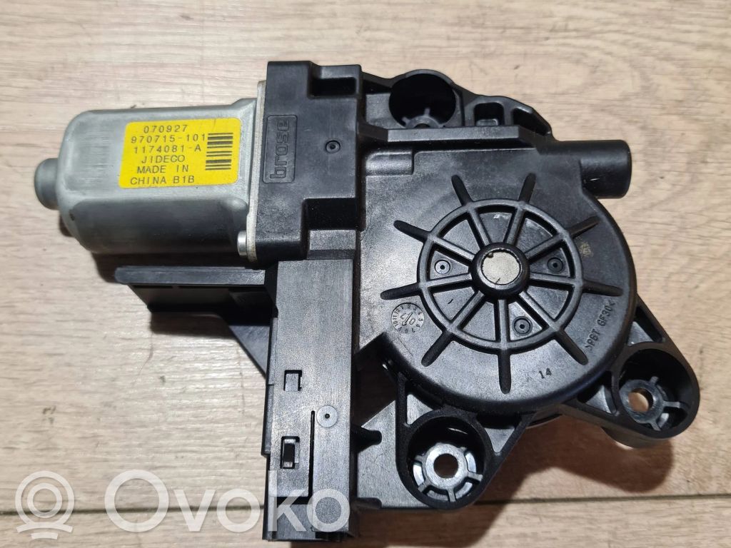 Volvo V70 Galinis varikliukas langų pakėlėjo 