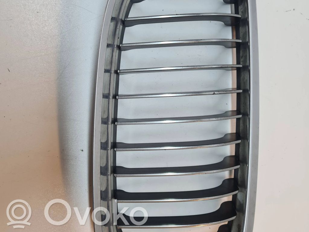 BMW 3 E90 E91 Grotelės viršutinės 