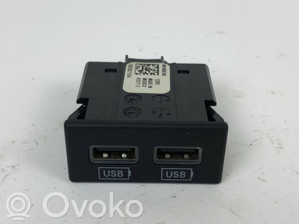 USB-pistokeliitin   68145567AB,61571E,TM2057164