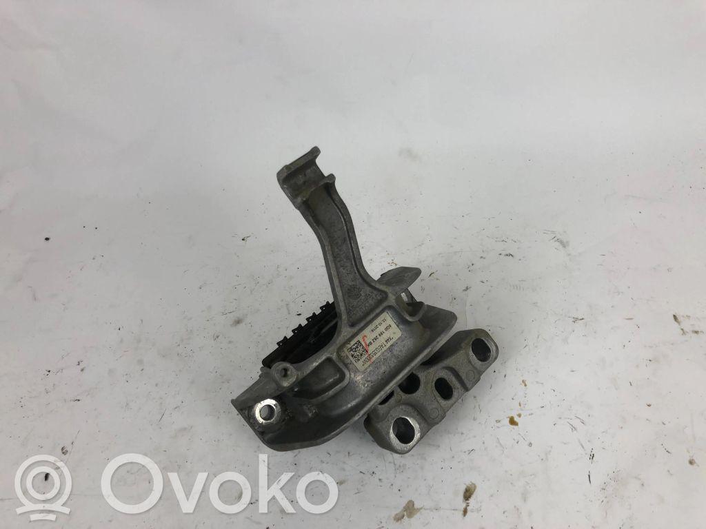 Volkswagen Golf VII Engine mount bracket 