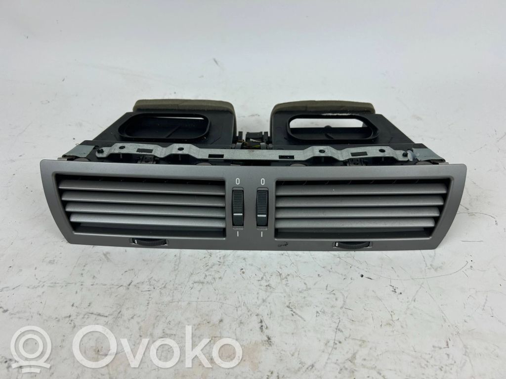 Grille d'aération centrale   6911203,8223599,6911204