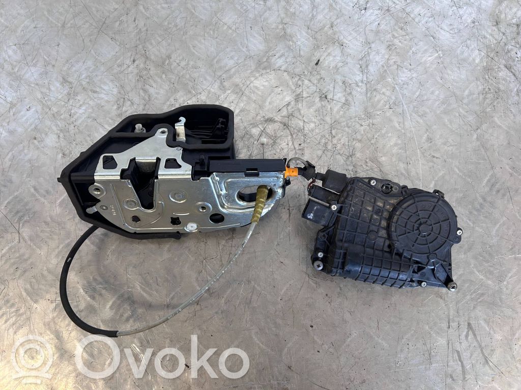 BMW X5M E70 Aizmugurējo durvju fiksācijas motors 
