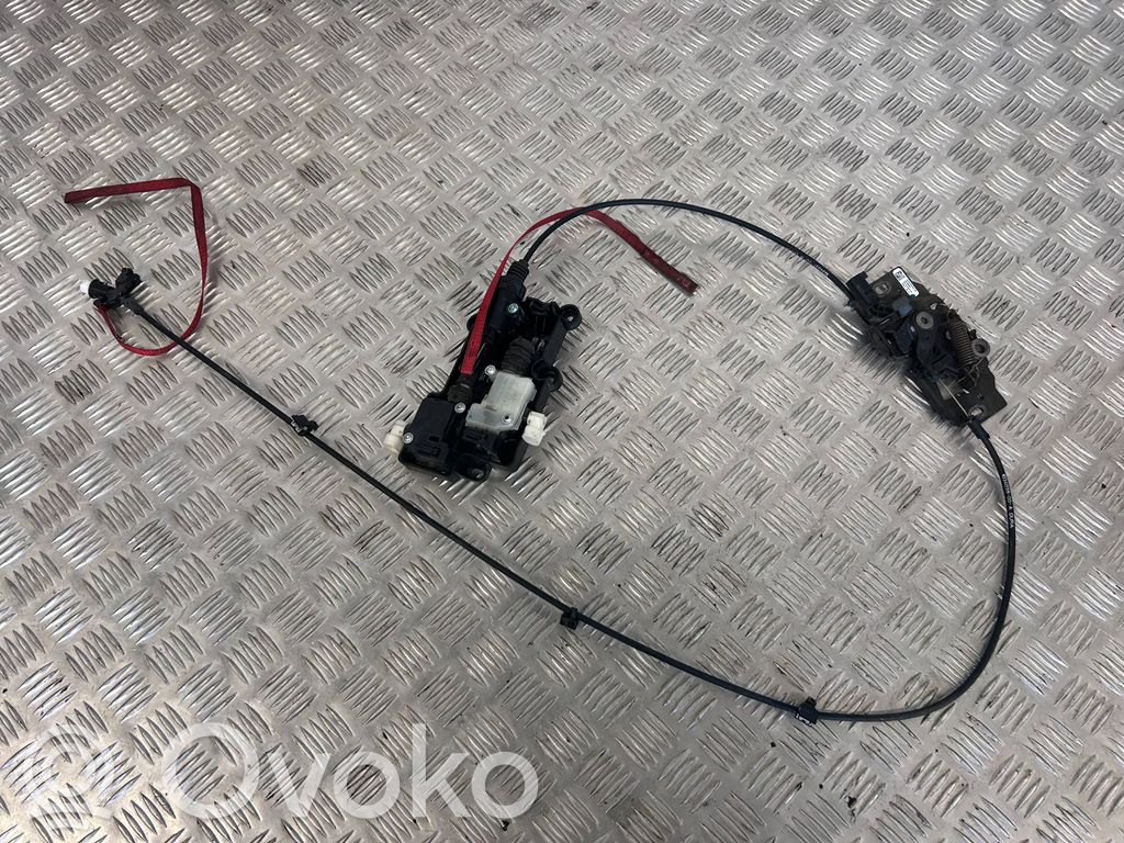 Tesla Model X Dzinēja pārsega slēdzene 