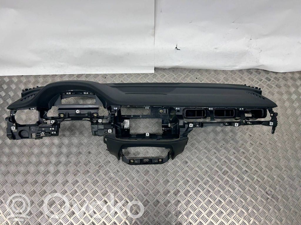 Audi Q7 4M Панель 