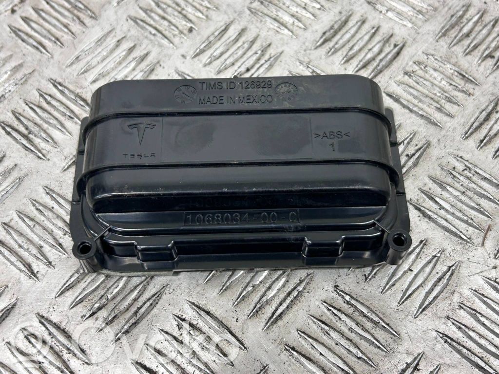 Tesla Model X Ventilācijas režģis 