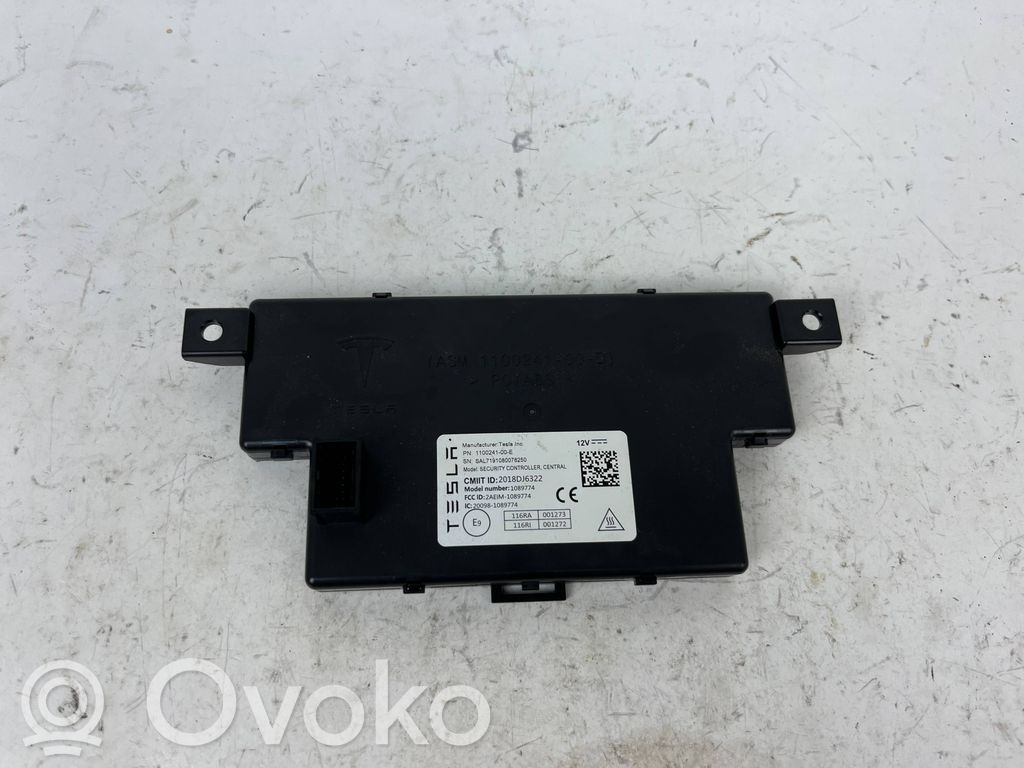 Tesla Model 3 Unité de commande / module de verrouillage centralisé porte 