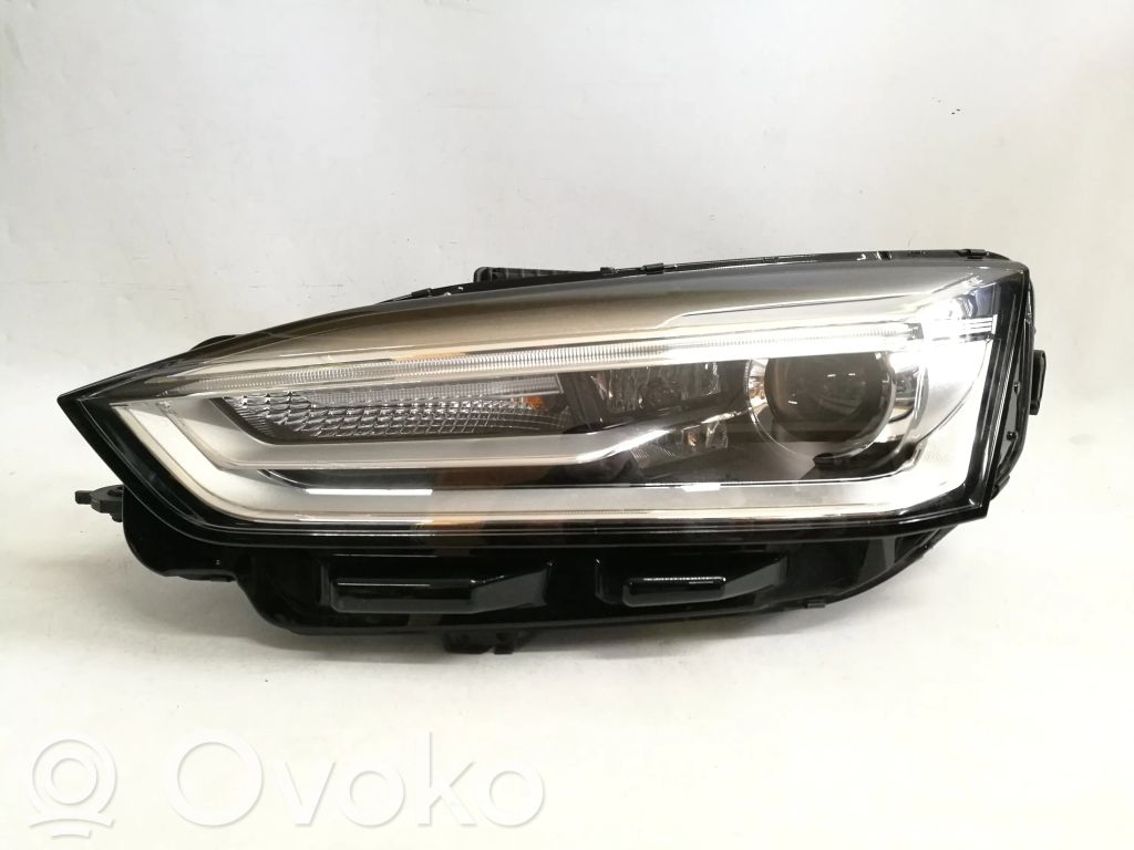 Audi A5 Priekinis žibintas 
