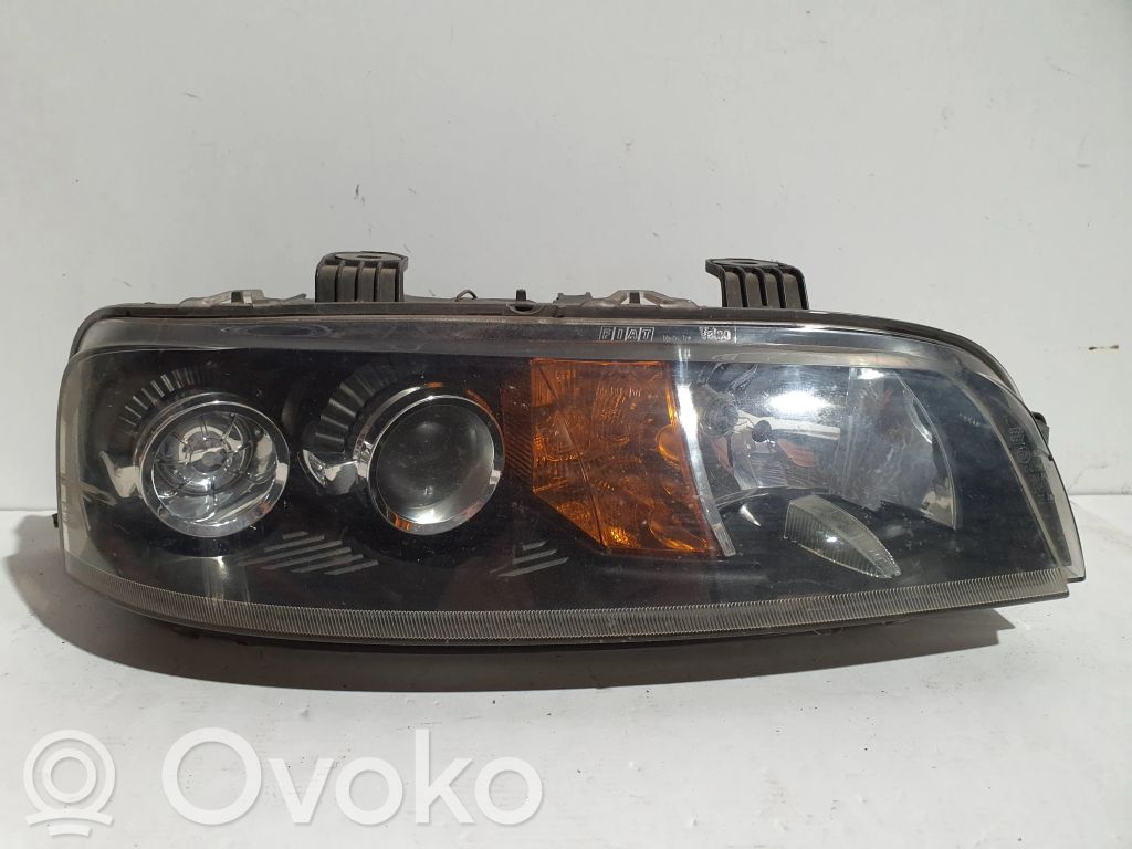 Fiat Punto (188) Lampa przednia 