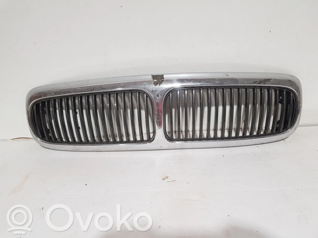 Jaguar XJ X40 Etupuskurin ylempi jäähdytinsäleikkö 