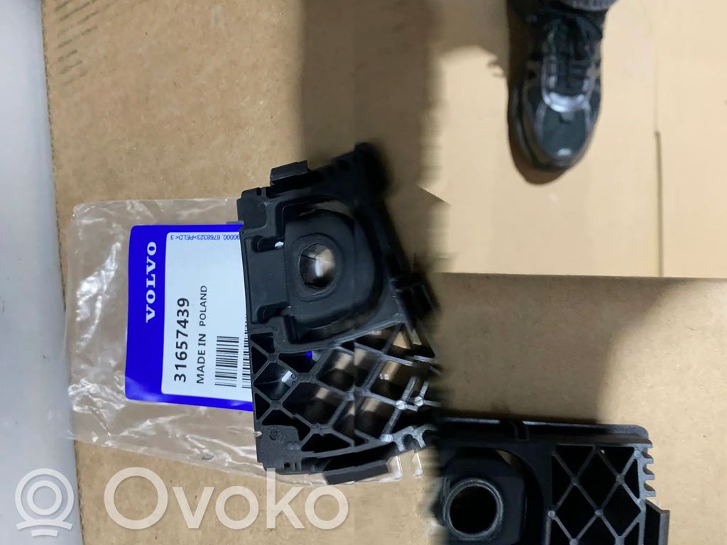 Volvo XC60 Panel mocowania chłodnicy 