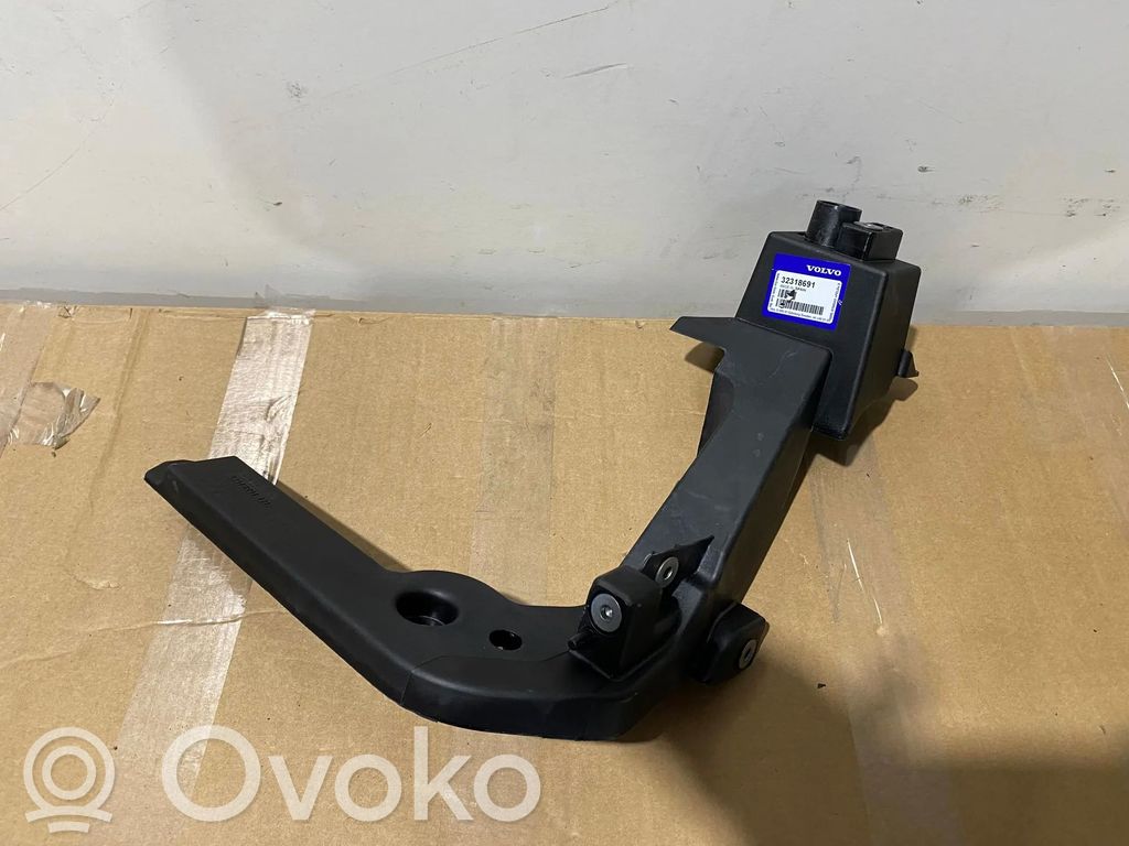 Volvo XC40 Fender mounting bracket 