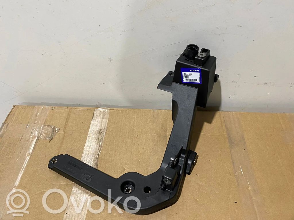 Volvo XC40 Fender mounting bracket 