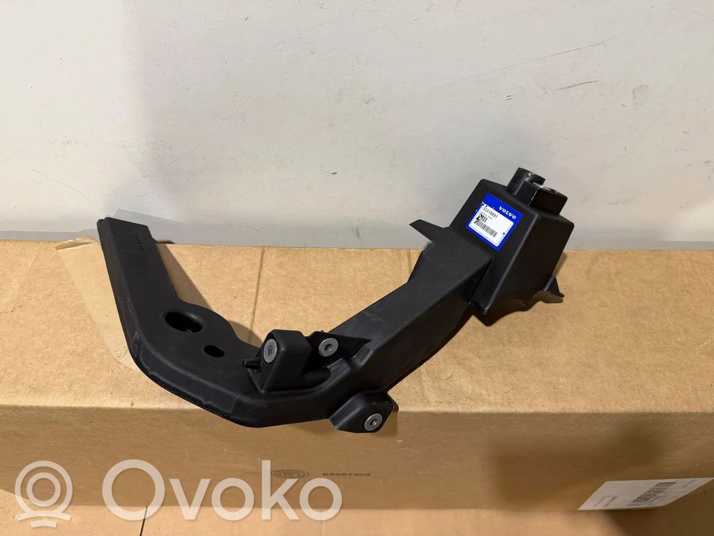 Volvo XC40 Headlight/headlamp mounting bracket 