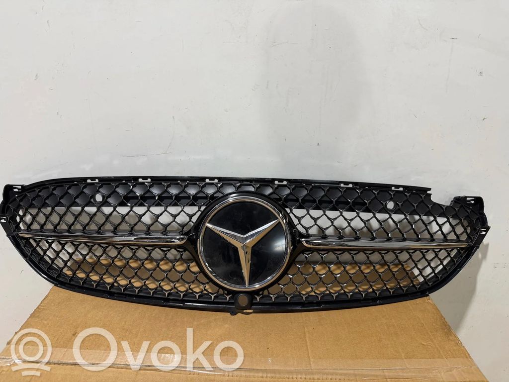 Mercedes-Benz CLS C218 AMG Kratka wentylacyjna pod zderzakiem tylnym 