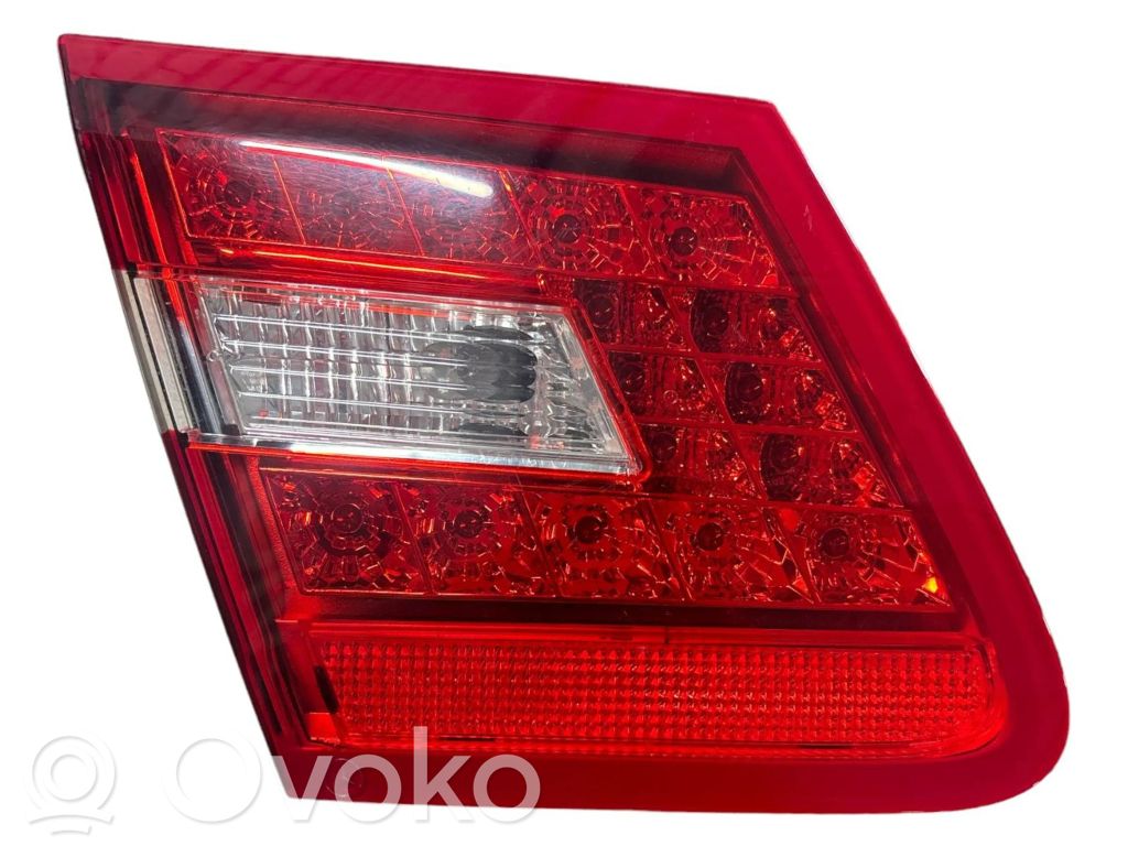 Mercedes-Benz E C207 W207 Lampă spate în capacul portbagajului 