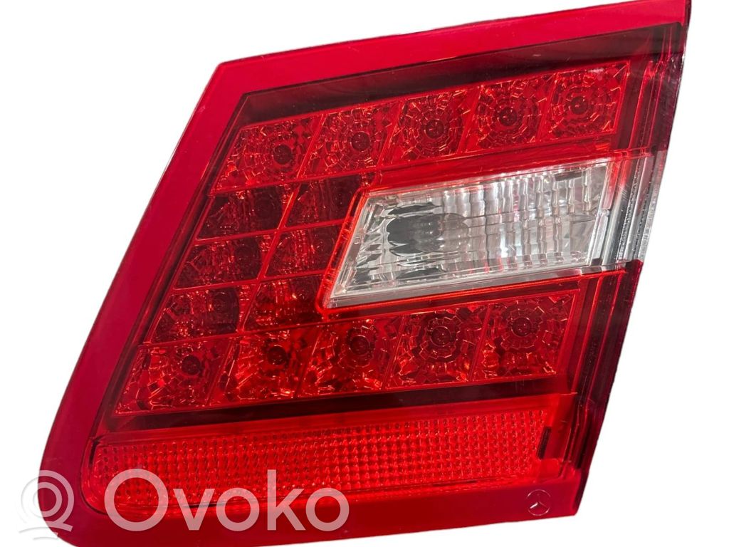 Mercedes-Benz E C207 W207 Takaluukun takavalot 