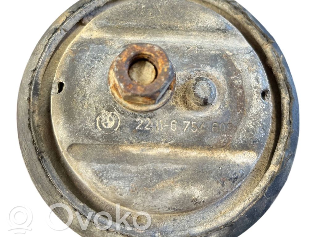 Engine mount bracket   6754608