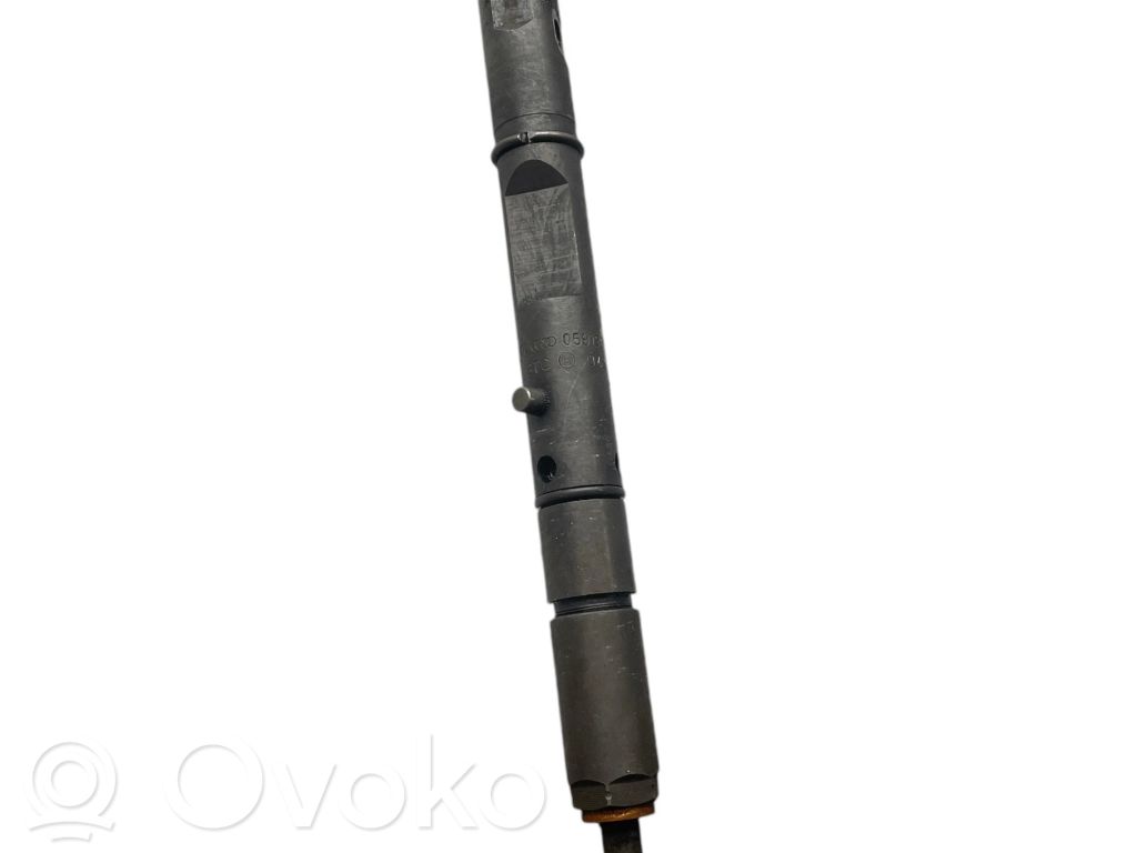 Volkswagen PASSAT B5.5 Inyector de combustible 