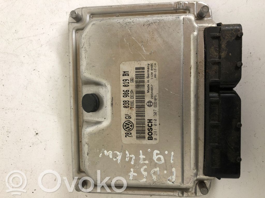 Volkswagen PASSAT B5.5 Engine control unit/module 