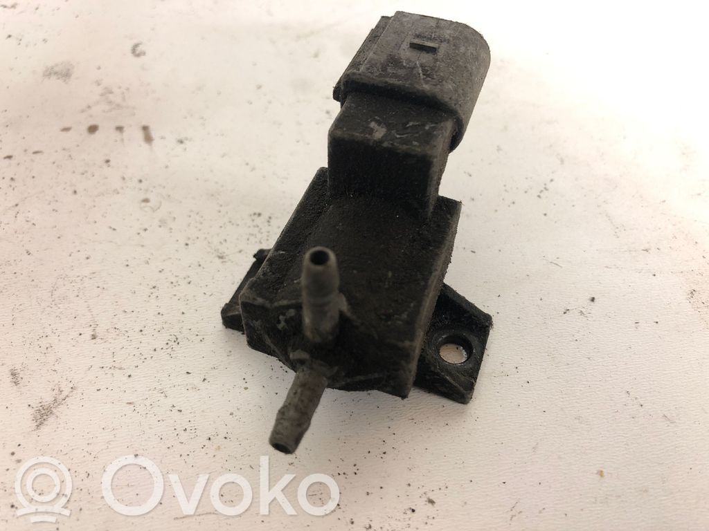 Audi A6 S6 C6 4F Válvula de vacío 