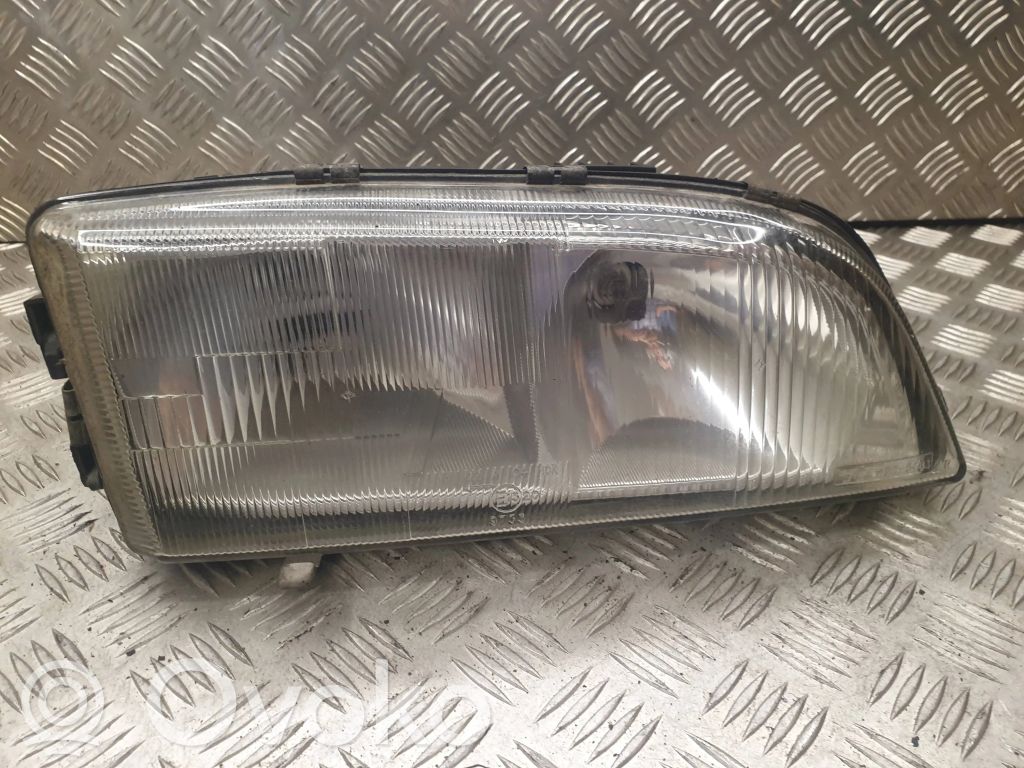 Volvo S70  V70  V70 XC Передняя фара 