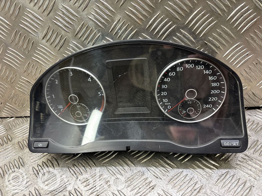 Volkswagen Golf Plus Speedometer (instrument cluster) 