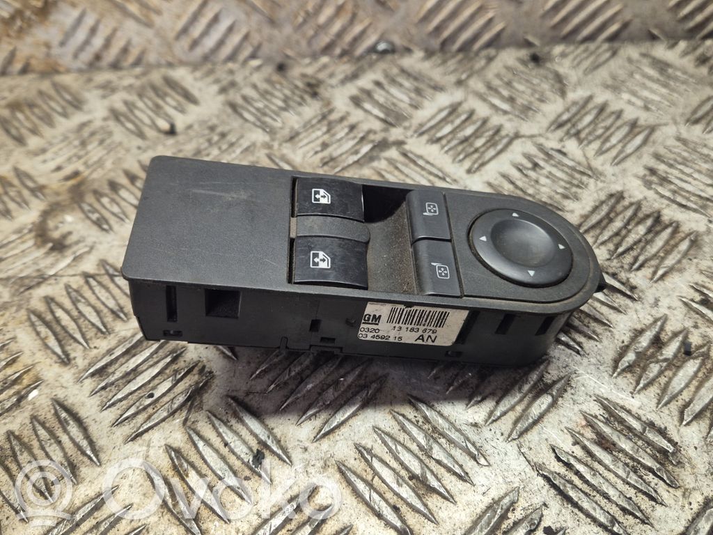 Opel Astra H Electric window control switch 