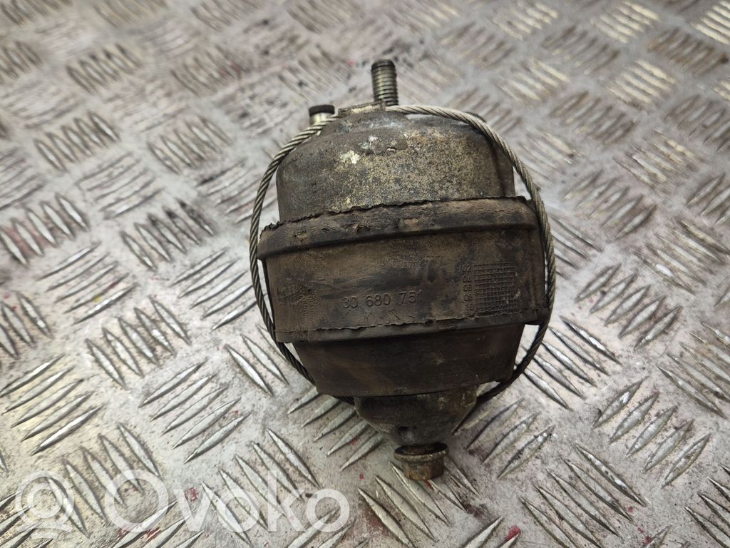 Engine mount bracket   30680751