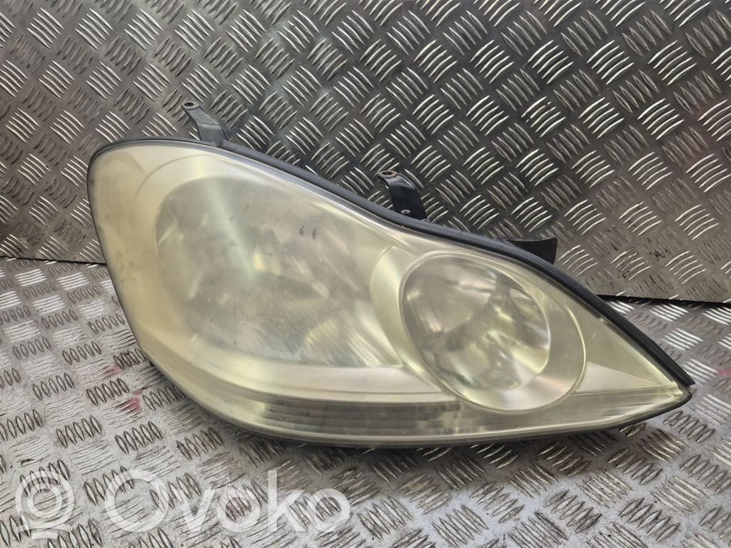 Toyota Avensis Verso Lampa przednia 
